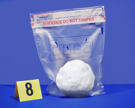 Вид с воздуха на игру в снежки в Вашингтоне Сквер-Парк