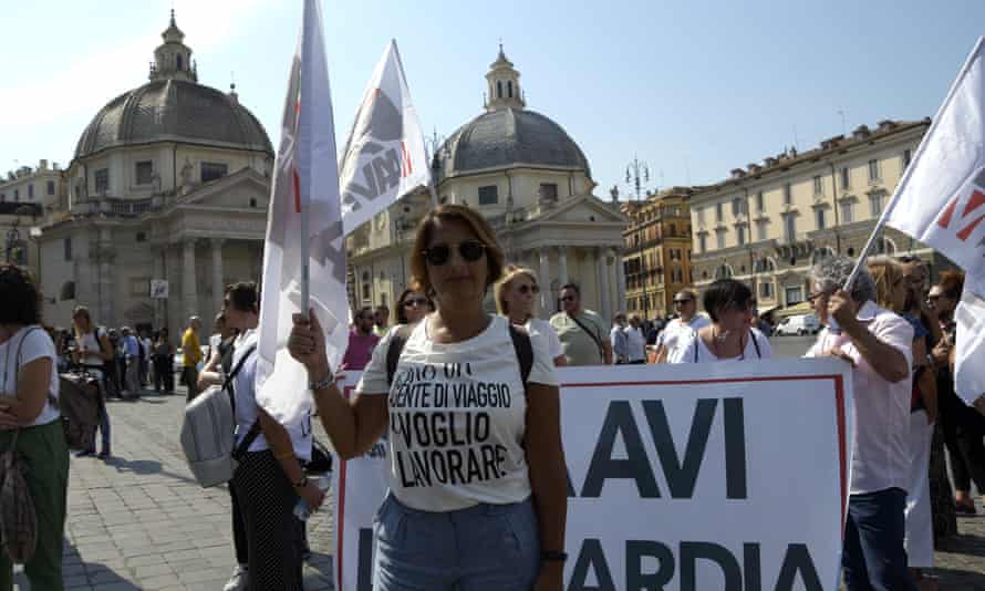 A protester holds up a flag during the travel agents’ protest in Rome. Protesters gathered at Piazza del Popolo requesting government for tax incentives. Since the start of the Covid-19 epidemic, 35% of travel agencies in Italy have closed definitively.