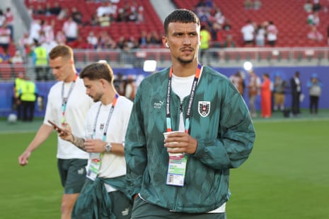Ο Dejan Ljubicic της Αυστρίας επιθεωρεί τον αγωνιστικό χώρο πριν από τον αγώνα του Ομίλου J του Παγκόσμιου Κυπέλλου FIFA 2026