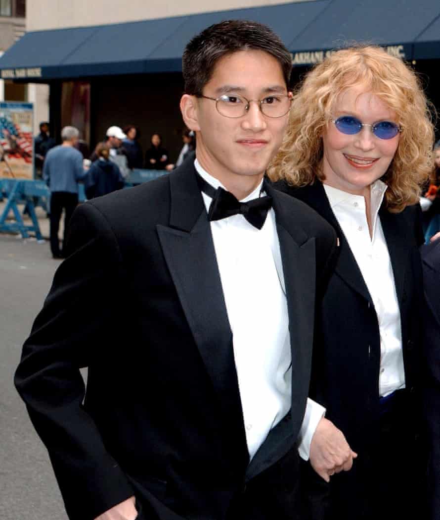 Moses with Mia at the Wedding of Liza Minnelli and David Gest in 2002.