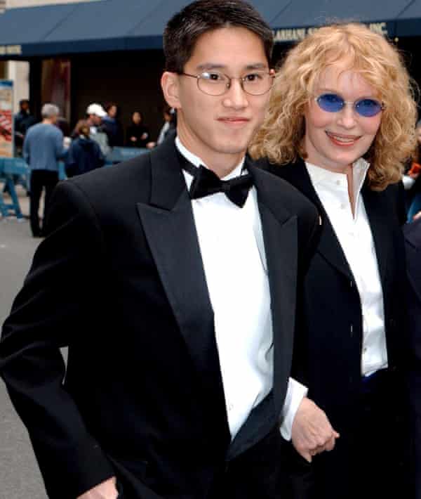 Moses and Mia Farrow at the wedding of Liza Minnelli and David Gest, 2002.