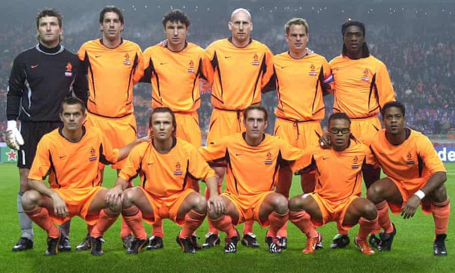 Fernando Ricksen, front row centre, with the Netherlands before a game against Argentina in 2003.