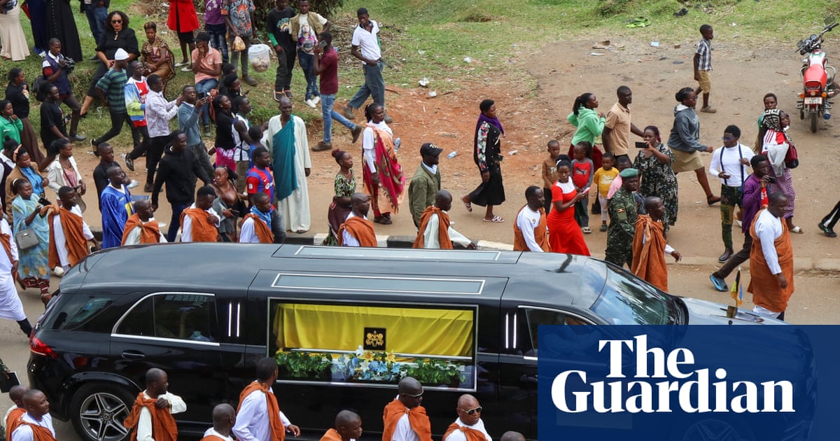 Uganda'da Kral Oyo'nun Cenazesi Gerçekleşirken, Haber Spikeri Tahta Hazırlanıyor