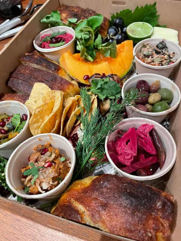 A Georgian grazing box