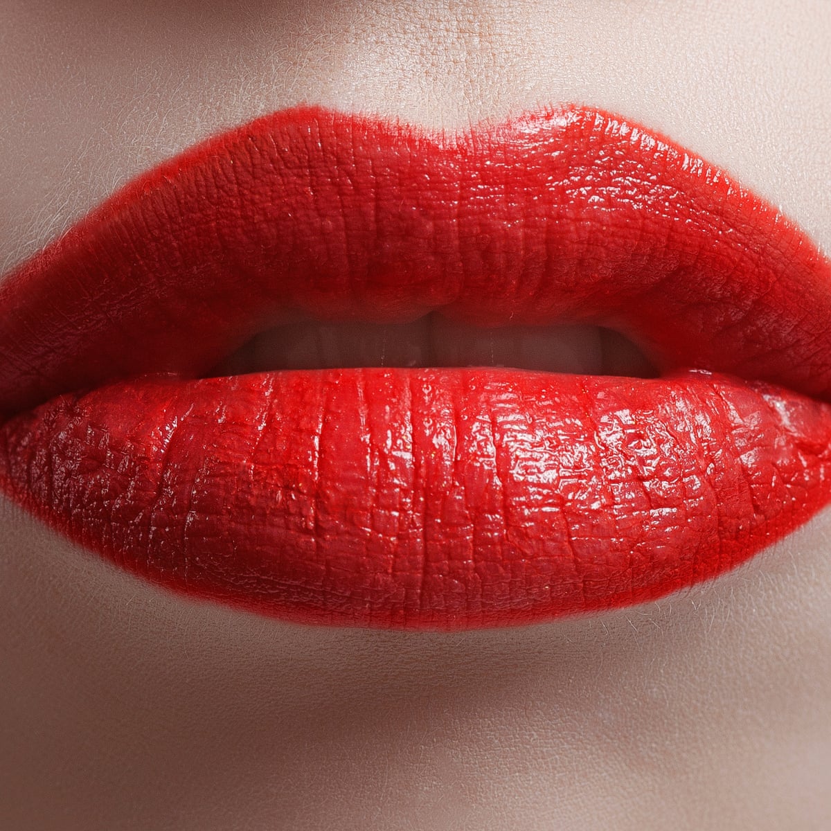 Can thin lips wear red lipstick
