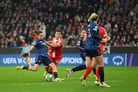 Mariona Caldentey make it two-nil to Arsenal.