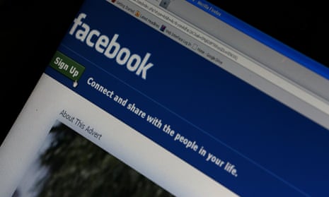 Facebook makes $16bn to $18bn ayear from its news feed, Bloomberg Media boss Justin Smith claimed.