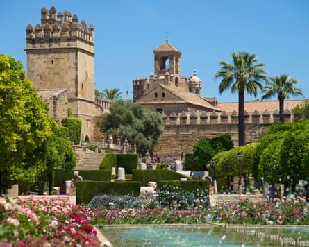 Fountains, trees and flower beds in front of the historic palace of the Alcázar de los Reyes Cristianos in Cordoba, Andalucía, Spain.