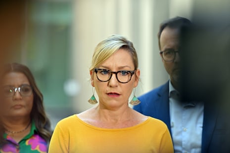 Larissa Waters (centre).