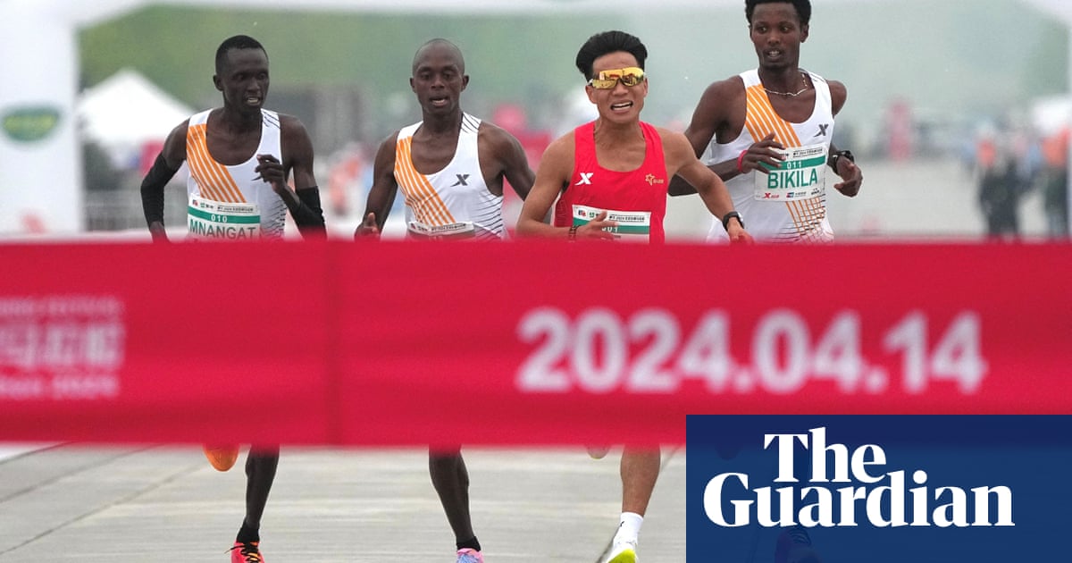 北京ハーフマラソン、中国の何潔選手の優勝が許可され論争に直面 | 陸上競技
