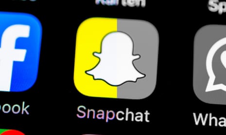Smartphone screen with Snapchat, WhatsApp, Facebook app icons