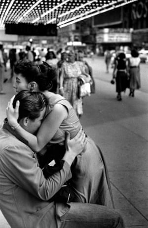 Ruth Orkin: Street Embrace, New York City, 1948-50