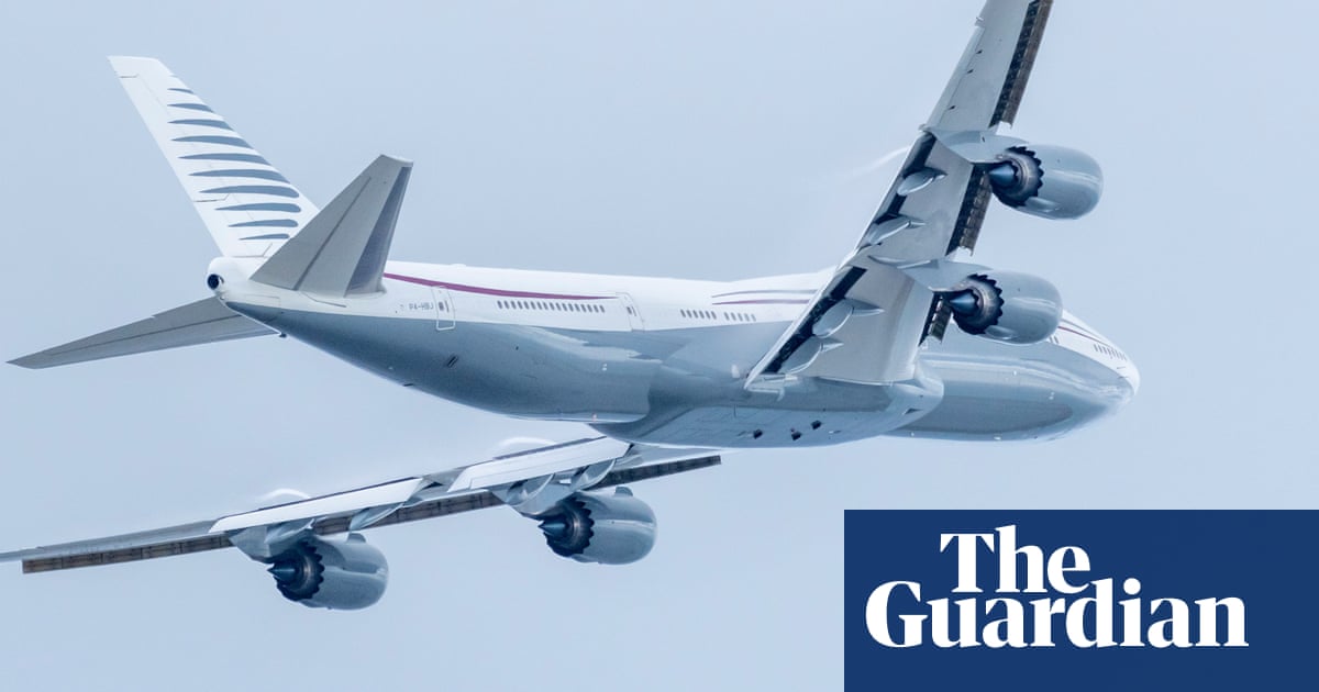 Trump faces backlash of Maga faithful over plan to accept plane gift from Qatar