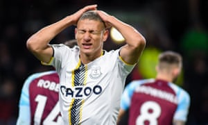 Everton in deep trouble and brilliant Benzema – Football Weekly Extra | Football 1 Richarlison reacts to a missed chance.