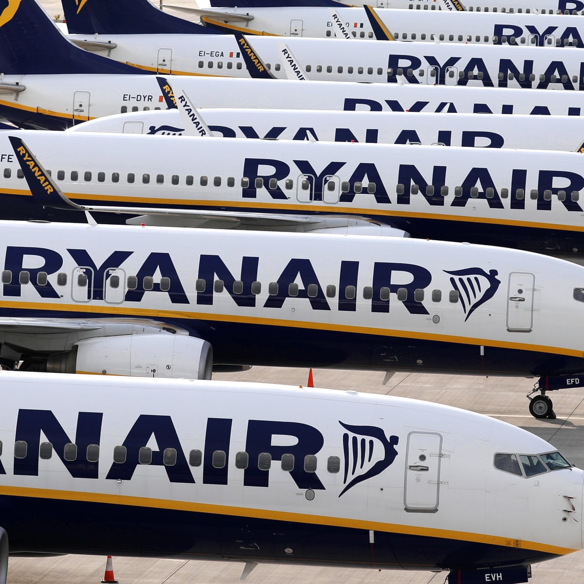 Ryanair Pilots Agree To Pay Cut In Attempt To Limit Job Losses Ryanair The Guardian