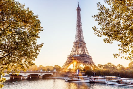 برج ایفل و رودخانه سن در طلوع خورشید، پاریس، فرانسه
