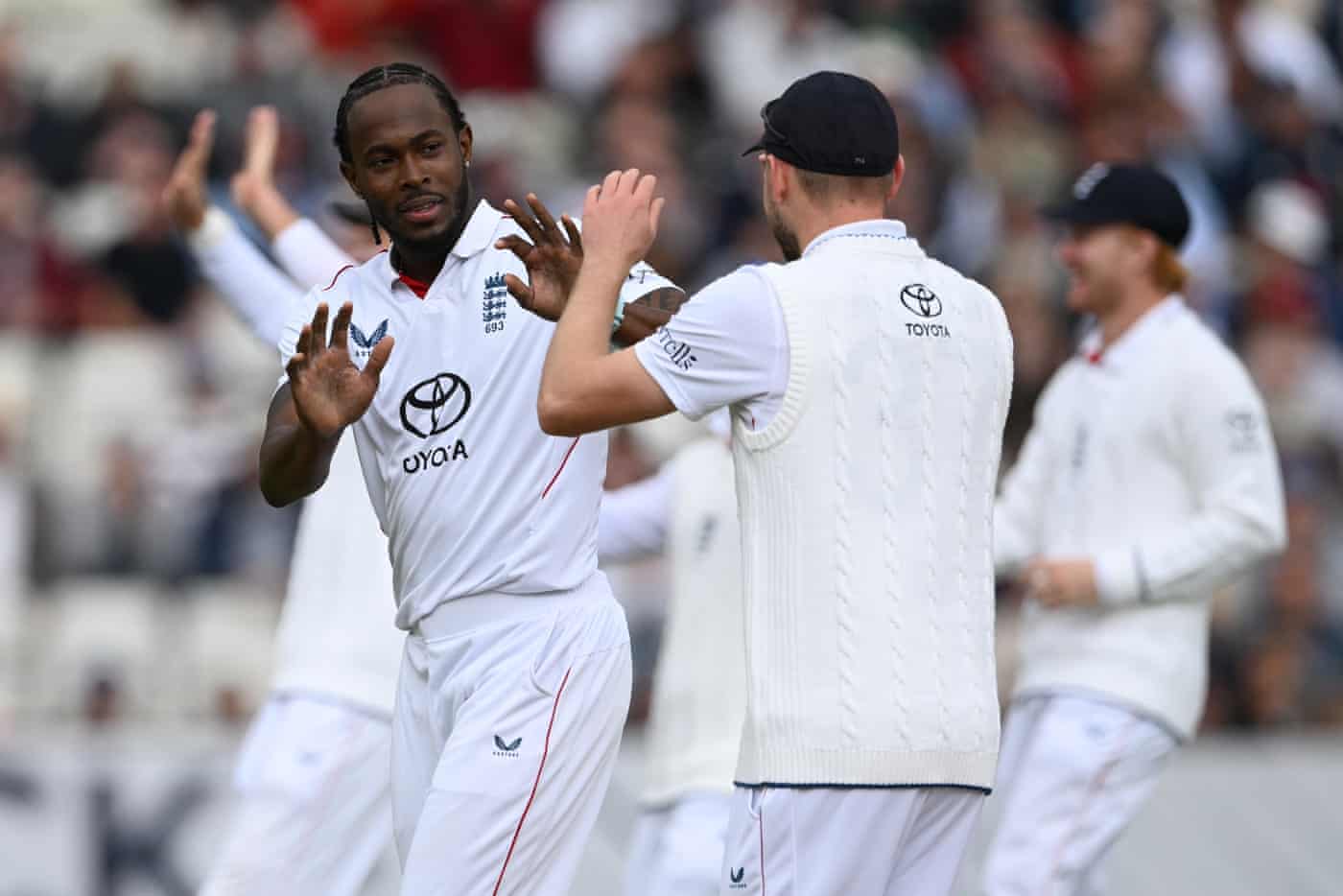 Jofra Archer celebrates dismissing Shan Masood
