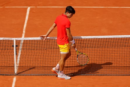 Carlos Alcaraz cuts a disconsolate figure on Court Philippe Chatrier