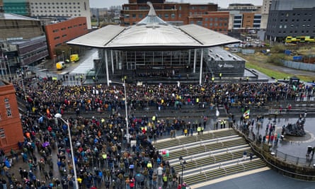 Elevated view of farmers gathered outside the Welsh parliament building