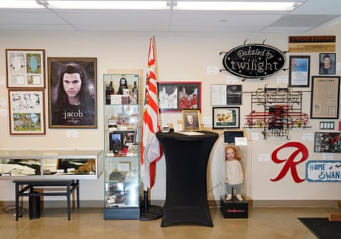 posters, a doll, a podium, flags and other twilight-related objects