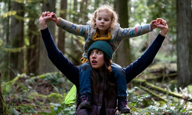 Margaret Qualley and Rylea Nevaeh Whittet in Maid.