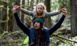 Margaret Qualley and Rylea Nevaeh Whittet in Maid.