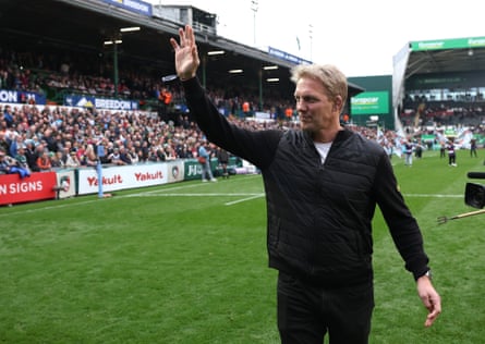 Lewis Moody walks around Welford Road at half-time.
