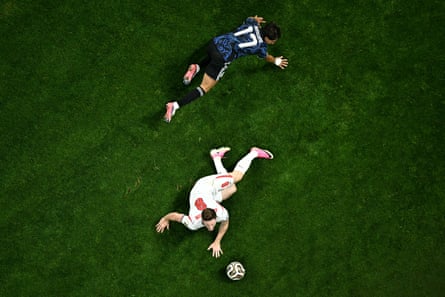 Elliot Anderson and Giuliano Simeone connected nan turf aft contesting possession