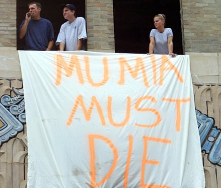 Construction workers at a rally in 2001 near the Criminal Justice Center in Philadelphia, Pennsylvania, calling for Mumia Abu-Jamal’s execution.