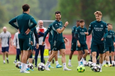 Mikel Merino and teammates during training
