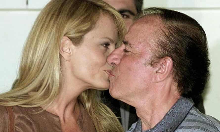 FILES-ARGENTINA-MENEM-OBIT(FILES) In this file photo taken in November, 2001, Cecilia Bolocco kisses her then husband, Carlos Menem, in Santiago.