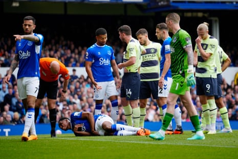 Everton v Manchester City: Premier League – live | Premier League 2 Yerry Mina will be fine.