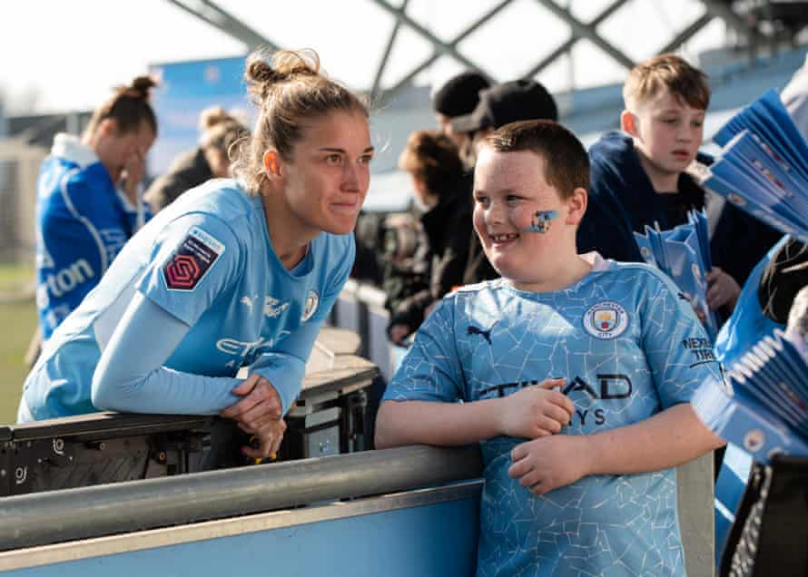 Manchester City's Filippa Angeldahl poses for a photo with a young fan.