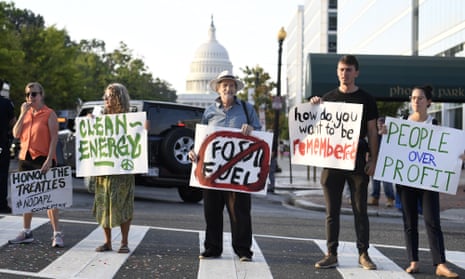 Climate activists blocked morning commuter traffic this morning in Washington. The protests coincided with a on-day UN Climate Action Summit in New York, in the week of the United Nations General Assembly.