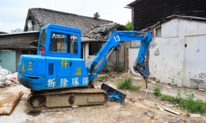 Huaguang, an informal settlement in central Taipei that housed military dependents, was cleared in the face of similar protests.