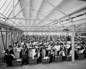 Women working at Cellular Clothing Company Ltd, Swindon, 1902