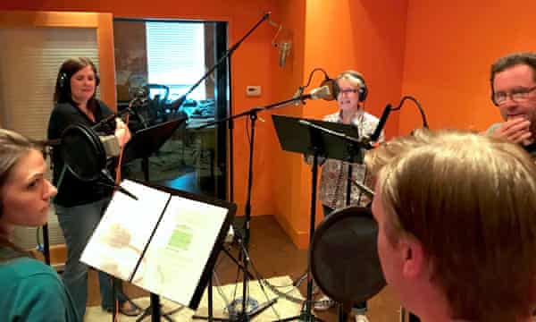 Kate Kovach, Lauren Goins, Janet Metzger, Tom Clark en Trevor Goble uit de Podcast van Tribulations