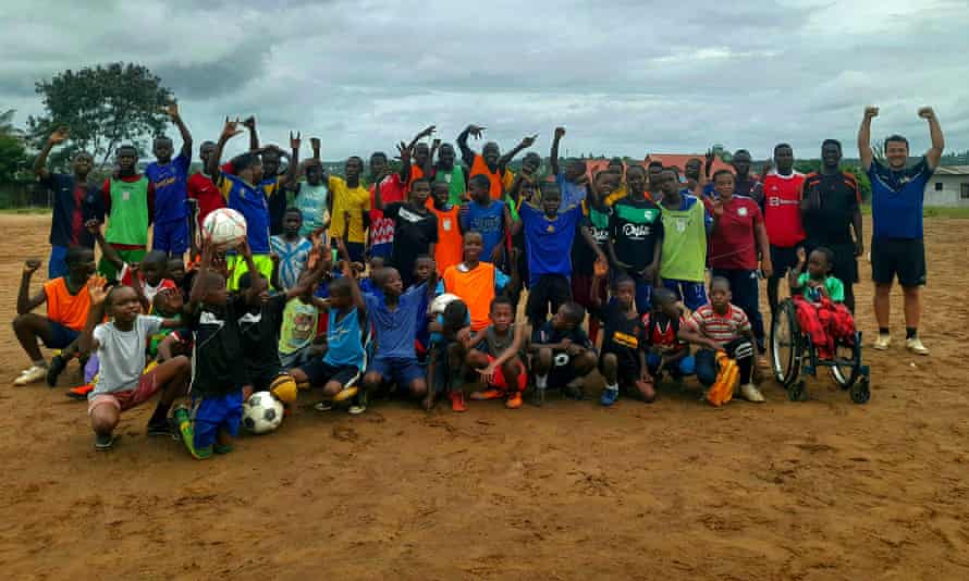 Die Football League-Spiele Sind Da! | Fußball 1 Die Route One Akademie In Tansania.