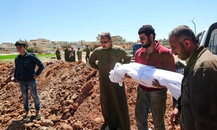 Syrians bury the bodies of victims of a chemical weapons attack in Khan Sheikhun.
