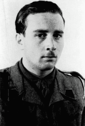 Stanisław Aronson as an officer in the Second Carpathian Rifles, under British command in Italy. 1946