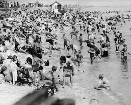 Holidaymakers at Canvey Island in 1935.