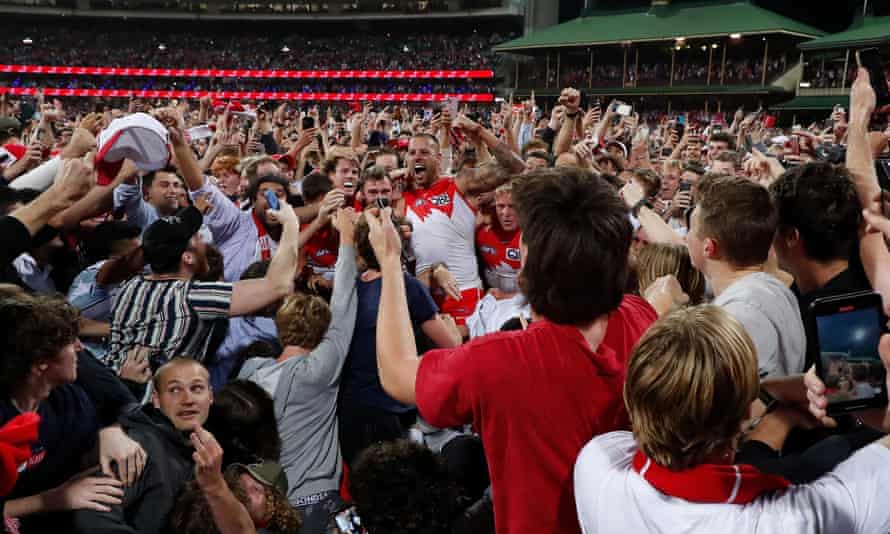 Part riot, part coronation: Lance Franklin milestone ignites SCG and caps joyful career | AFL 1 Franklin celebrates as he tries to find a way off the pitch.