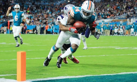 Dolphins' high-scoring show hits the road at New England