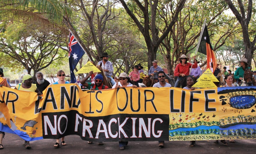 More than 200 people, including about two dozen on horseback, went to the Northern Territory house of parliament on 15 September 2015, to protest against fracking and mining in the NT.