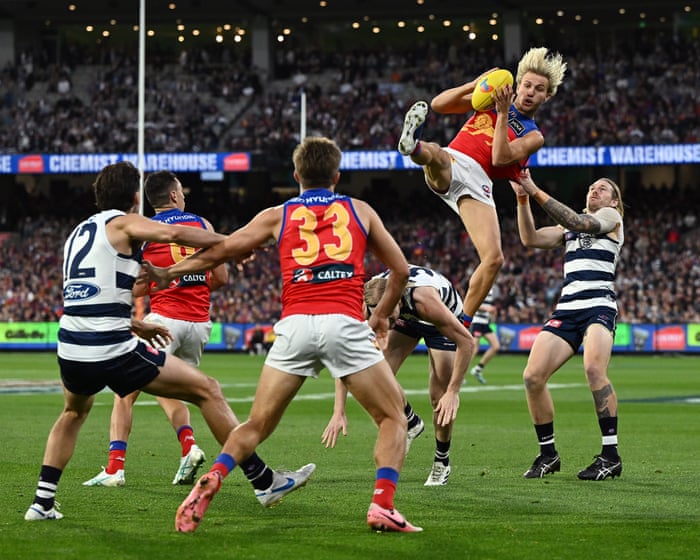 ‘Cloudy but dry’: weather bureau predicts near-perfect conditions for AFL grand final