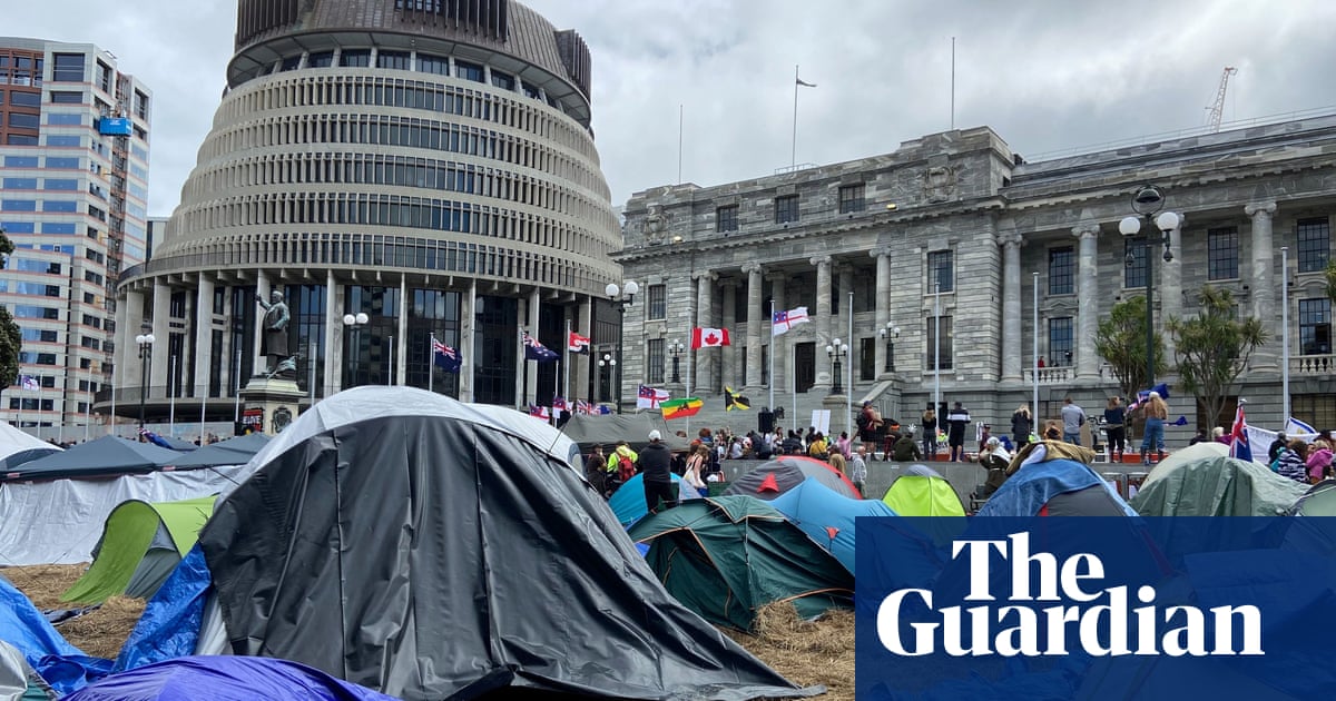 Anti-Covid vaccine mandate protesters chase New Zealand’s Jacinda Ardern outside school