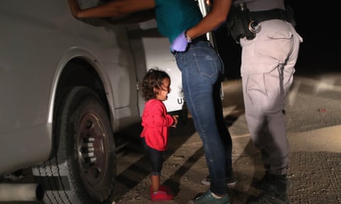 Mother and child detained on the US-Mexico border