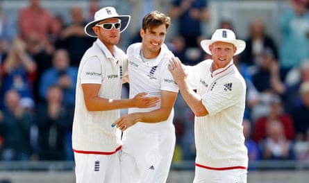 Steven Finn is congratulated after dismissing Steve Smith during the 2015 Ashes