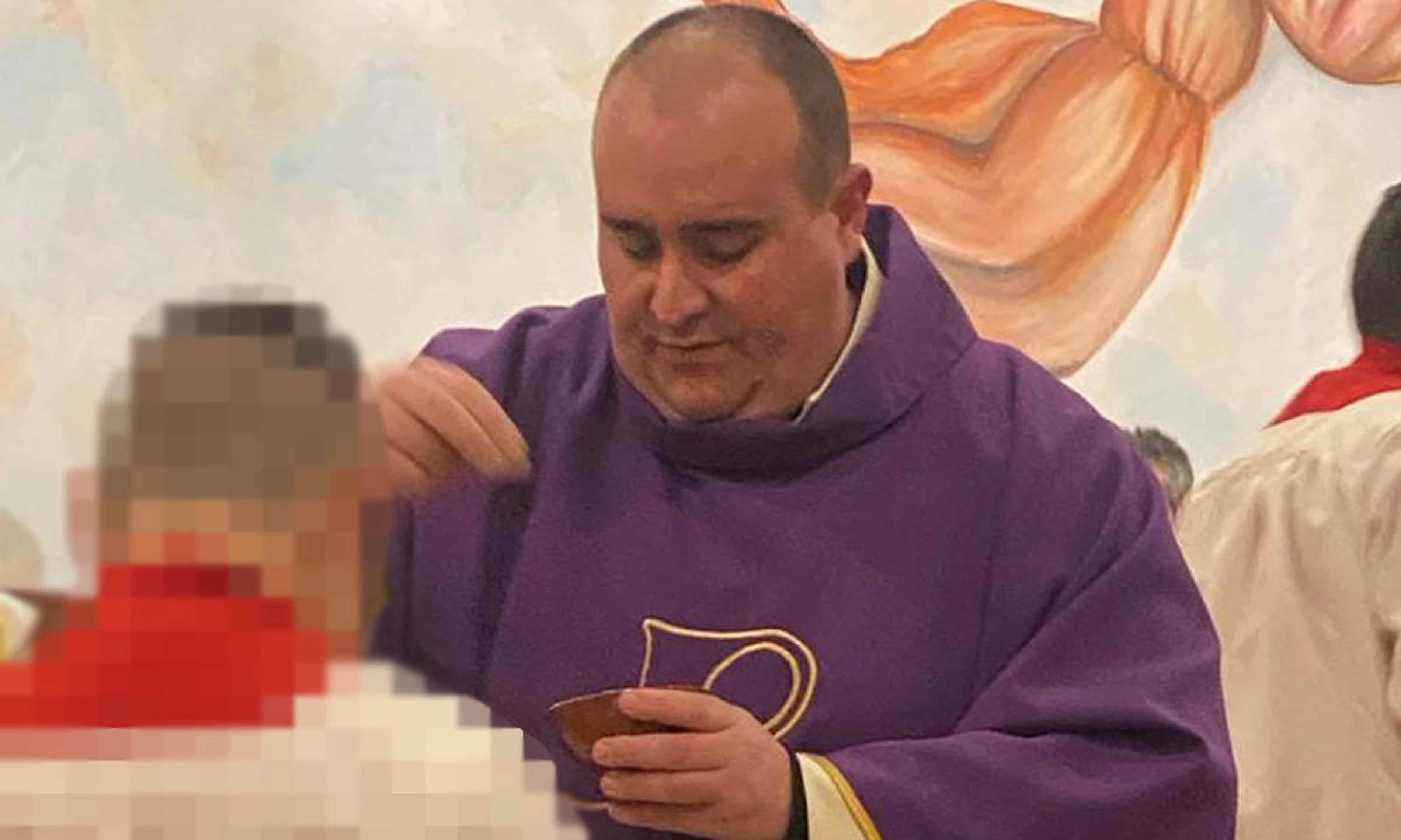 Poisoned chalice: bleach smell alerts Italian priest to apparent mafia threat (theguardian.com)