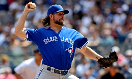 Ex-Blue Jays knuckleballer R.A. Dickey among 14 newcomers on